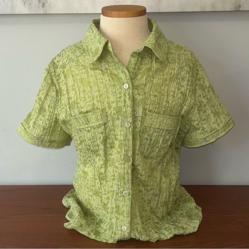 Green Button-Up Short Sleeve Shirt